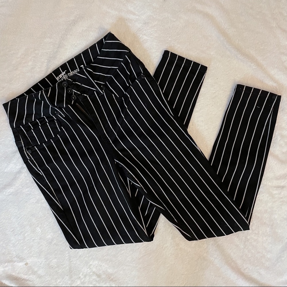 Hot Topic Black & White Pinstriped Super Skinny Jeggings Sz 7